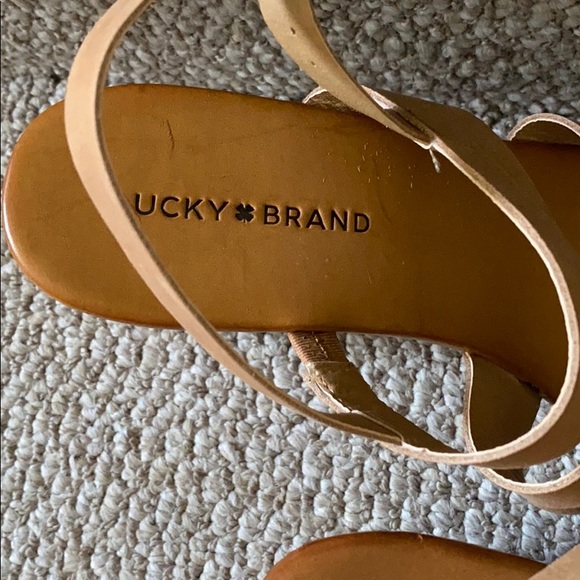 Let’s meet up at the roof top eatery! Lucky Brand - Picture 8 of 9